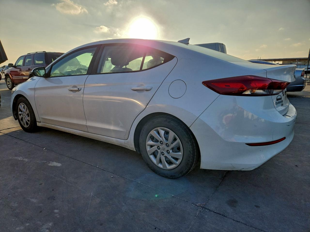 2017 HYUNDAI ELANTRA SE photo 2