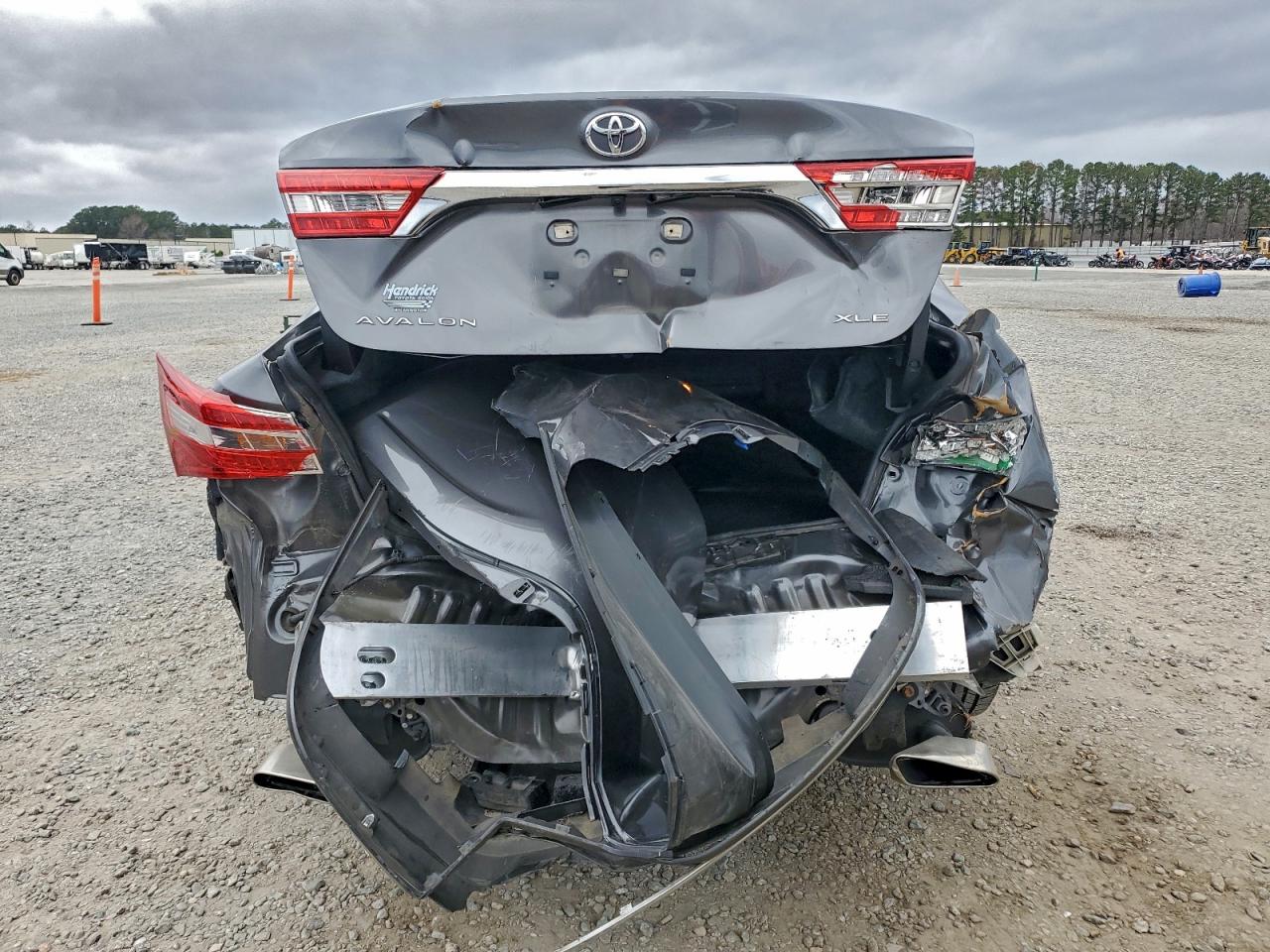2016 TOYOTA AVALON XLE photo 6