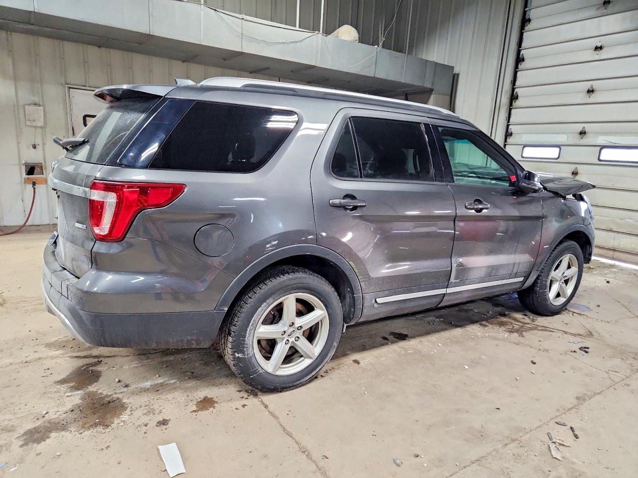 2016 FORD EXPLORER XLT photo 3