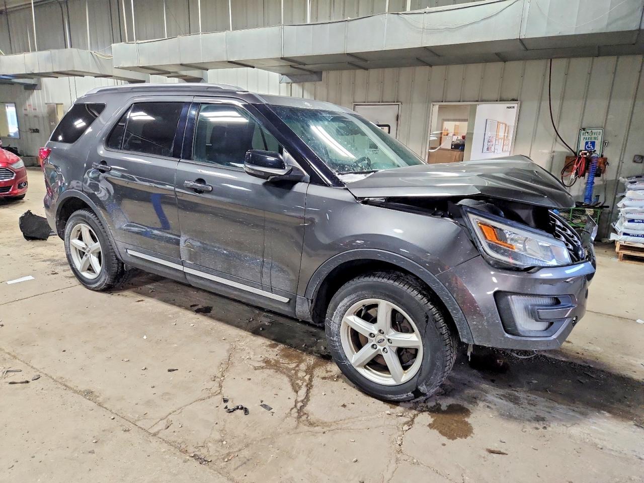 2016 FORD EXPLORER XLT photo 4