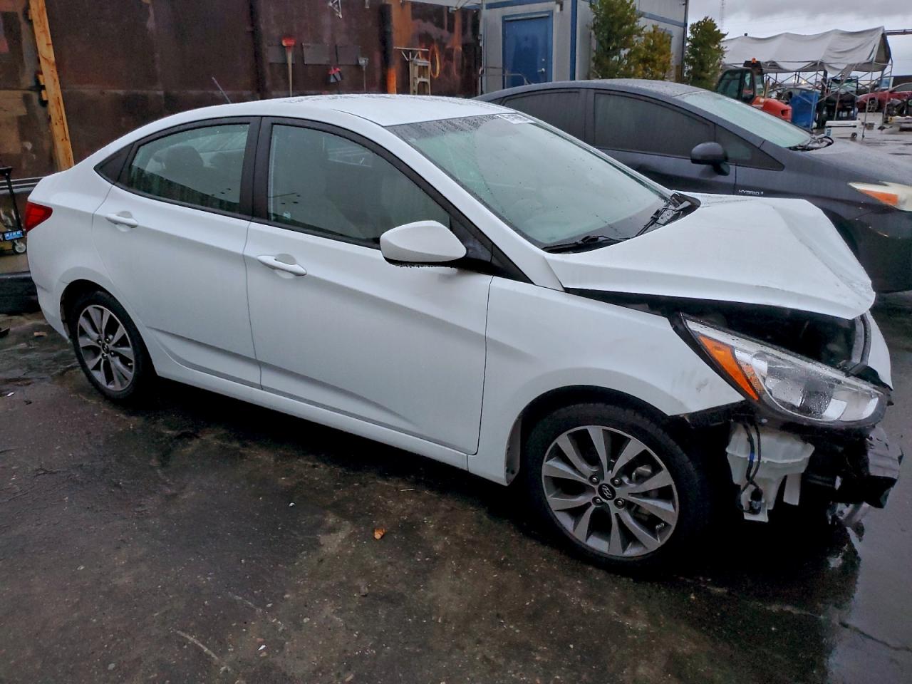 2017 HYUNDAI ACCENT SE photo 4