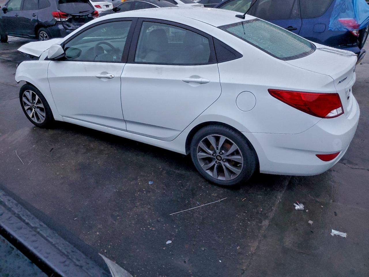 2017 HYUNDAI ACCENT SE photo 2