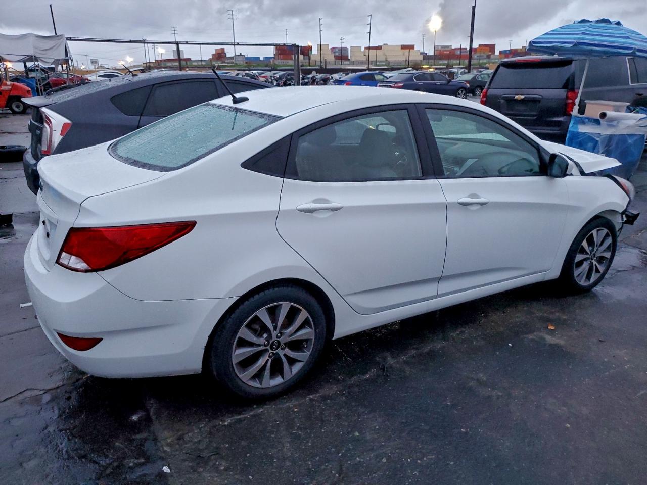 2017 HYUNDAI ACCENT SE photo 3