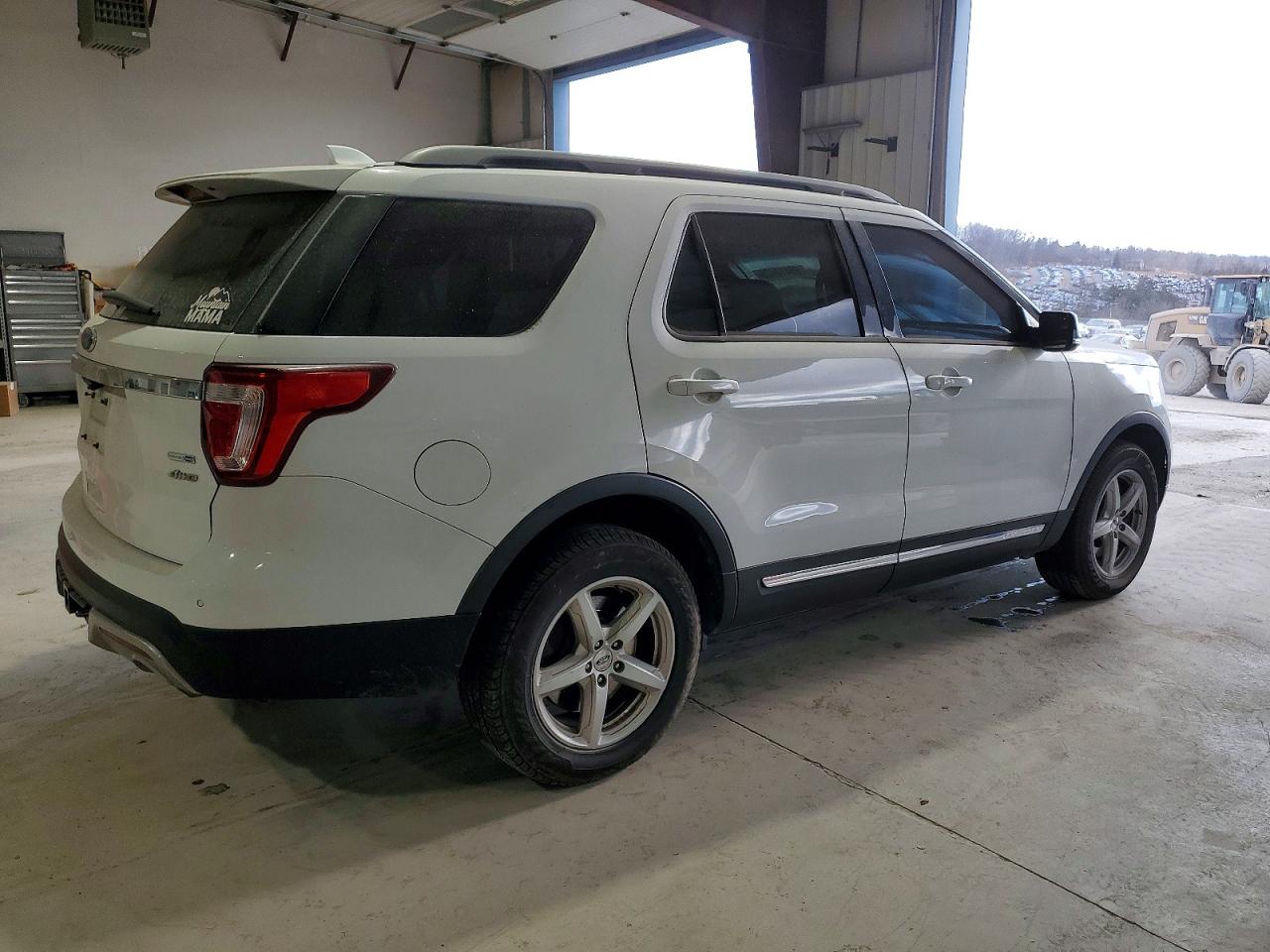2016 FORD EXPLORER XLT photo 3