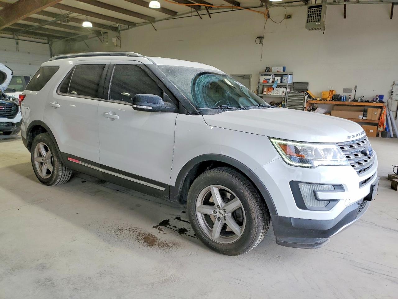2016 FORD EXPLORER XLT photo 4