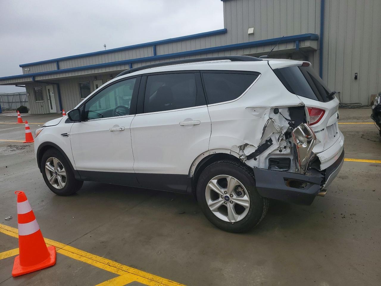 2016 FORD ESCAPE SE photo 2
