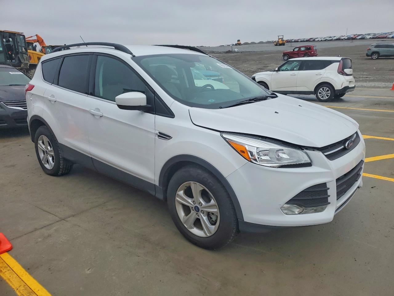 2016 FORD ESCAPE SE photo 4