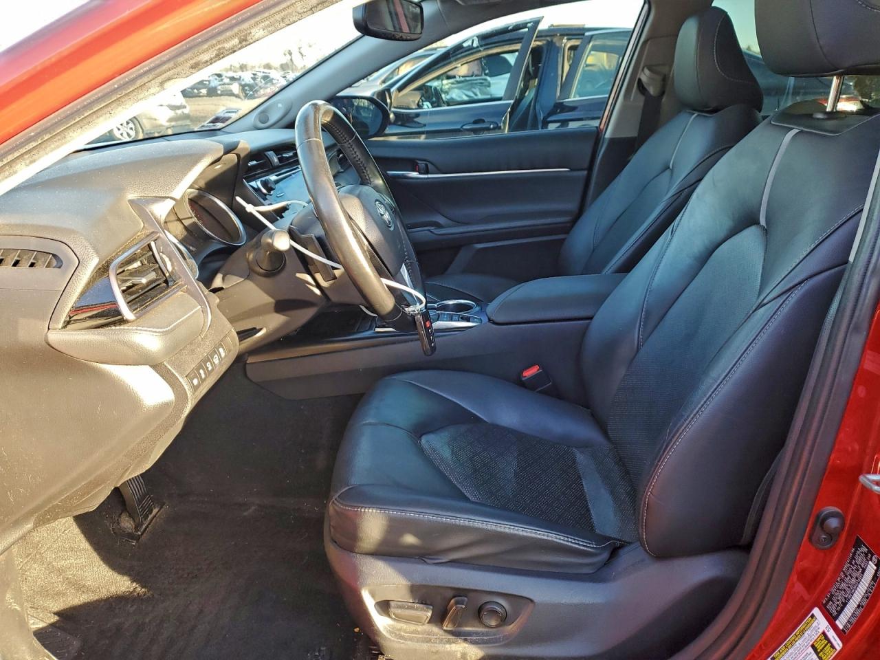 2019 TOYOTA CAMRY XSE photo 7