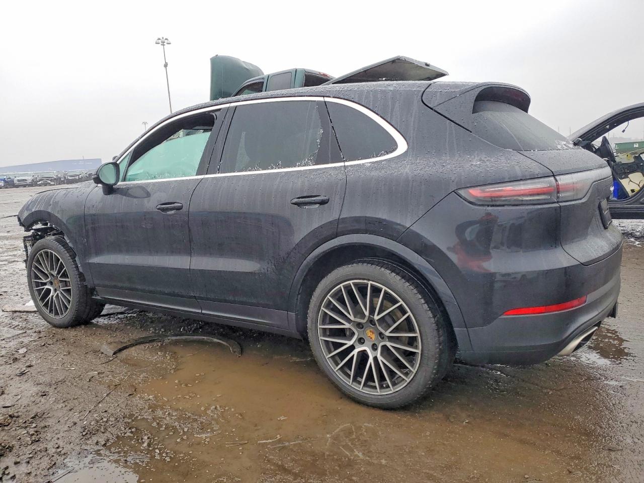 2020 PORSCHE CAYENNE photo 2