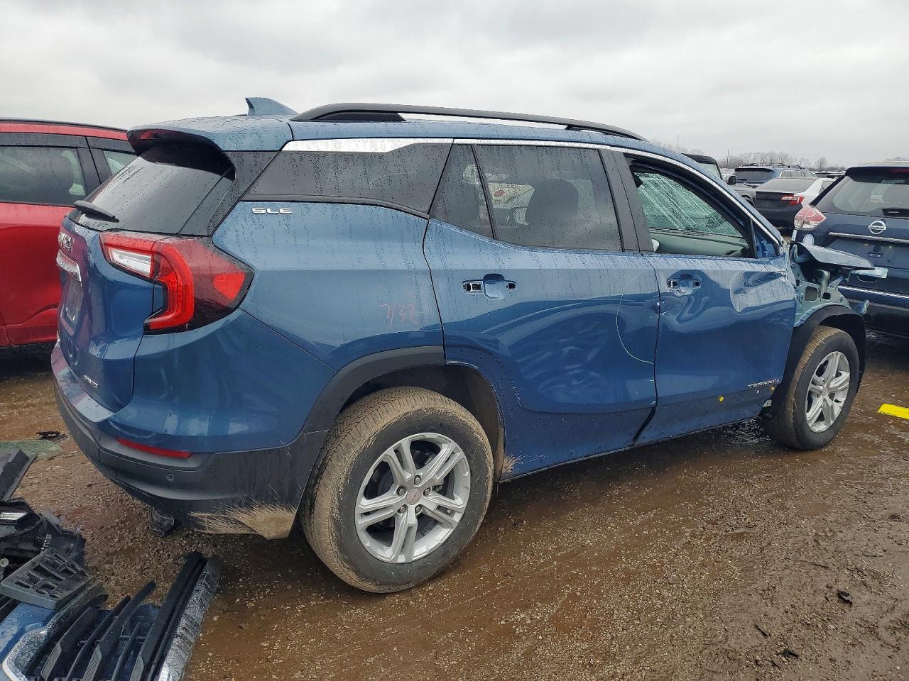 2024 GMC TERRAIN SLE photo 7