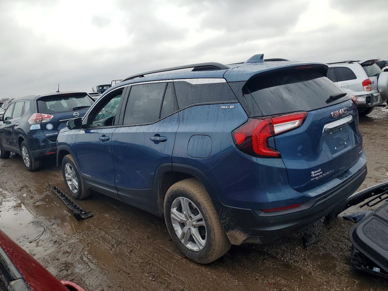 2024 GMC TERRAIN SLE photo 4