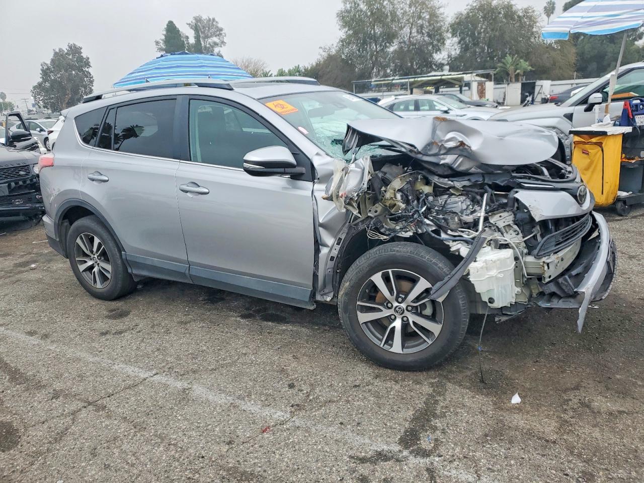 2018 TOYOTA RAV4 XLE photo 4