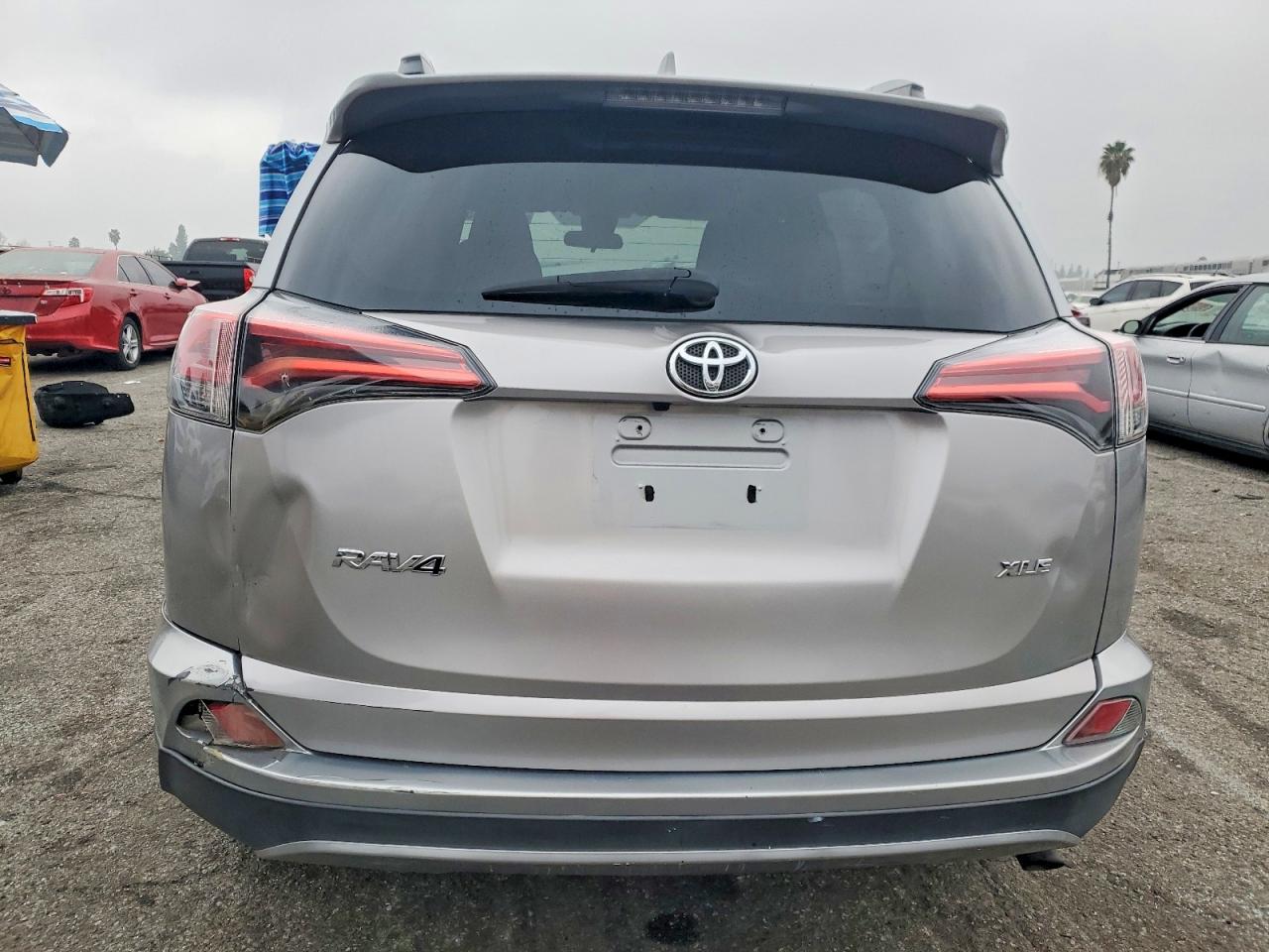 2018 TOYOTA RAV4 XLE photo 6