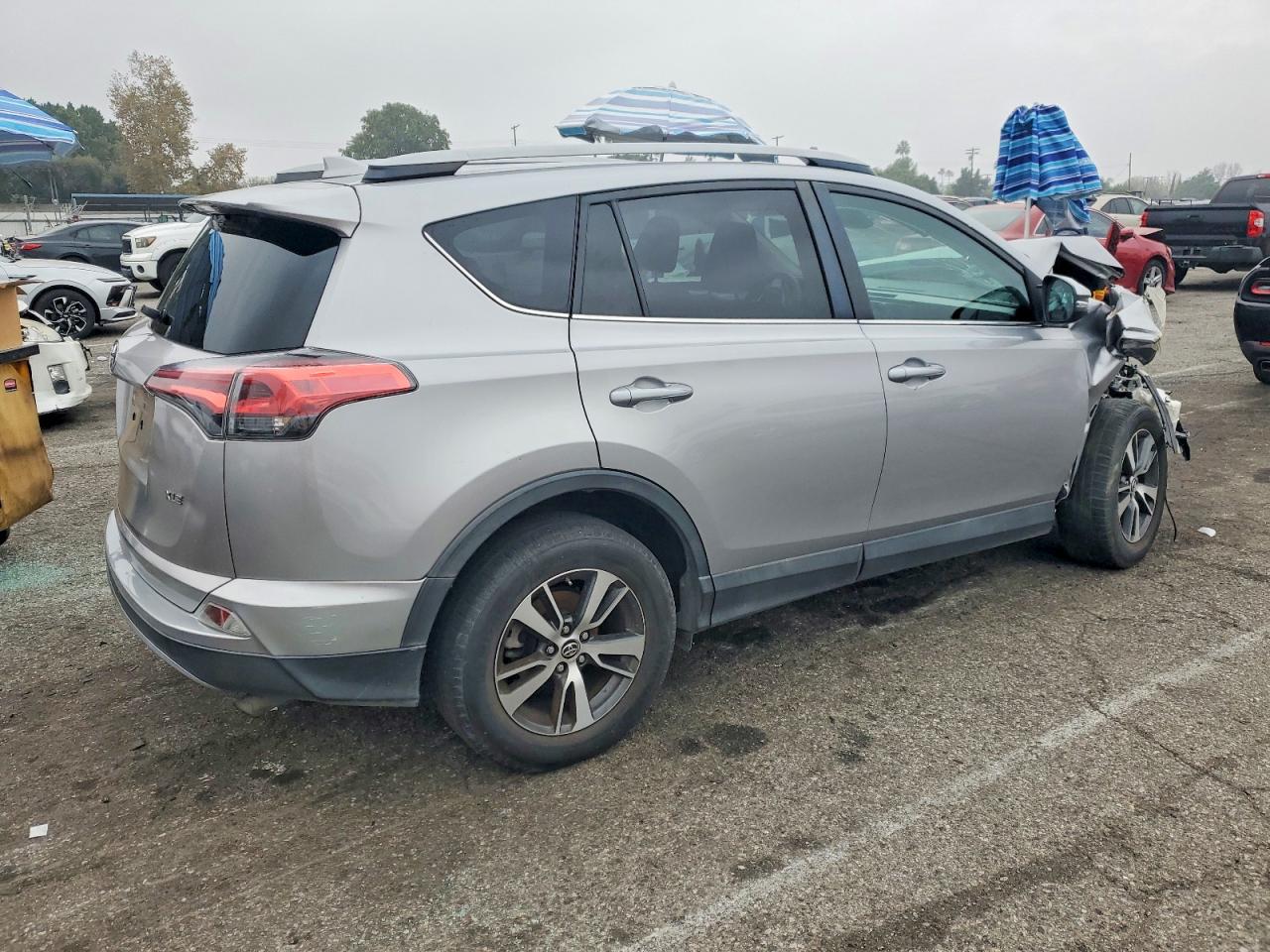 2018 TOYOTA RAV4 XLE photo 3