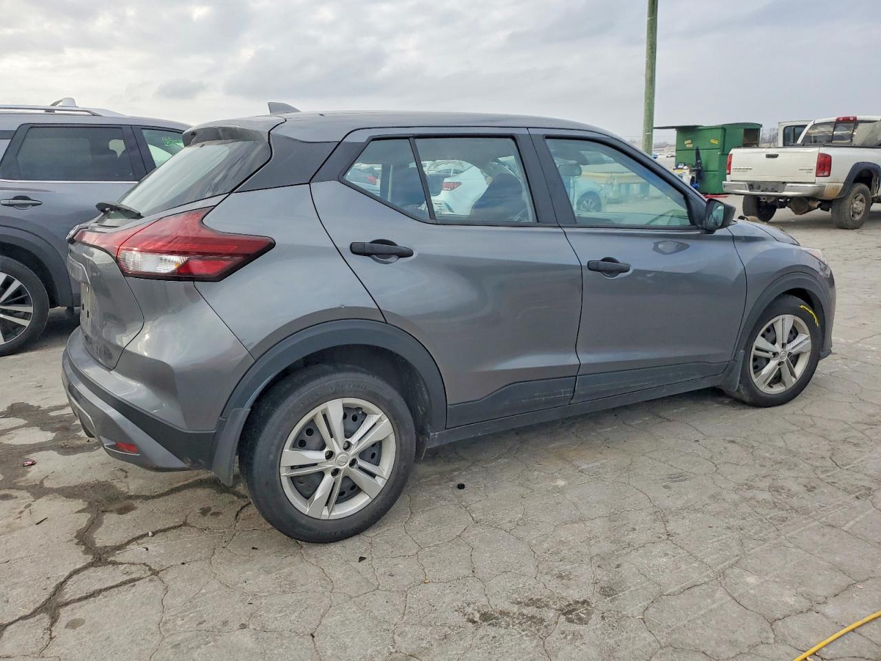 2023 NISSAN KICKS S photo 3