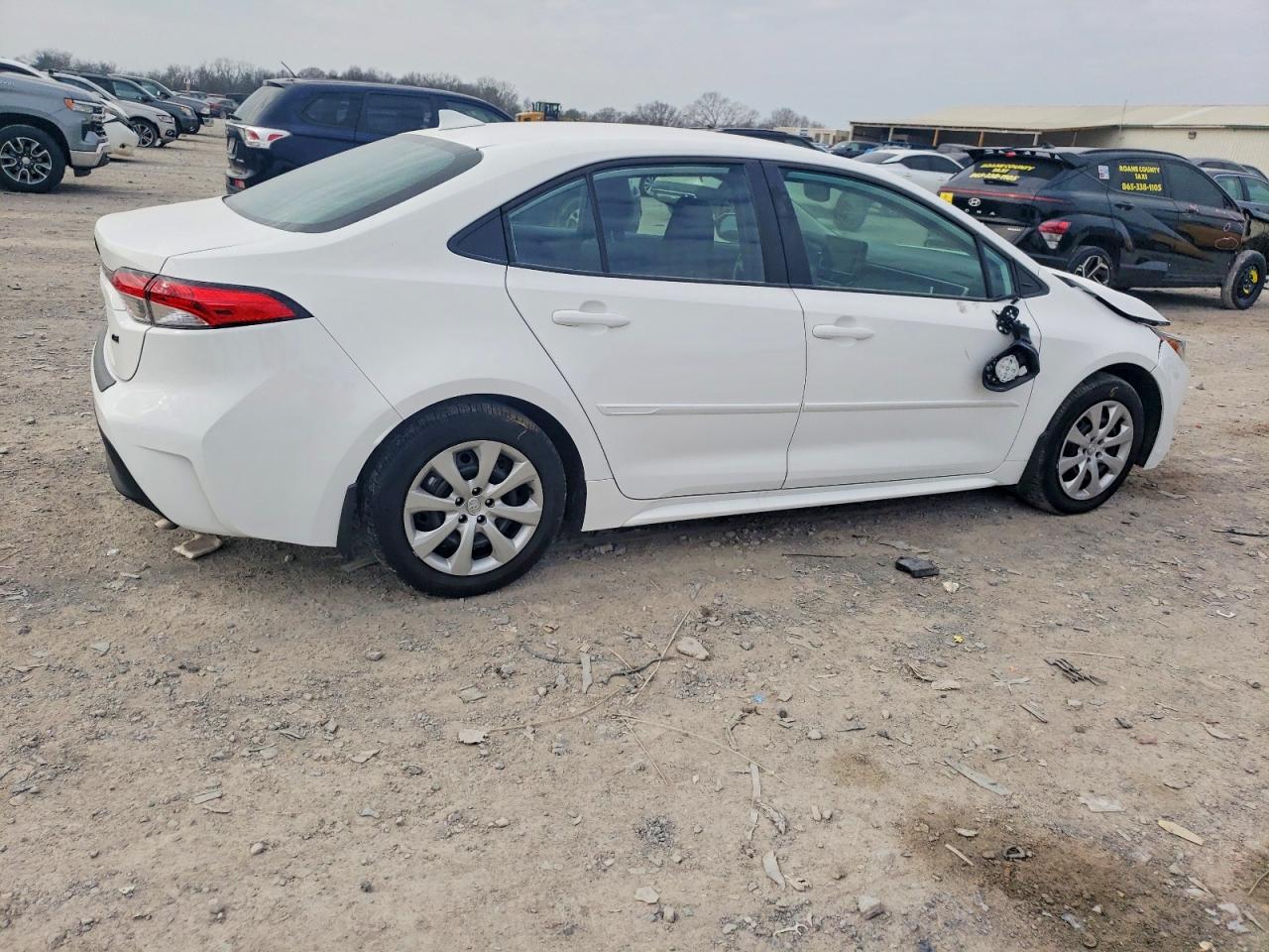 2025 TOYOTA COROLLA LE photo 3