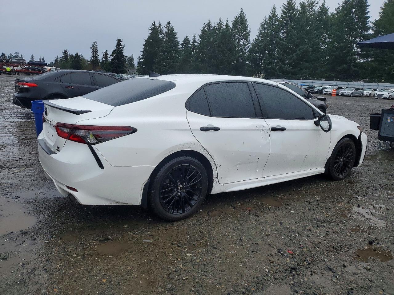 2022 TOYOTA CAMRY SE photo 3