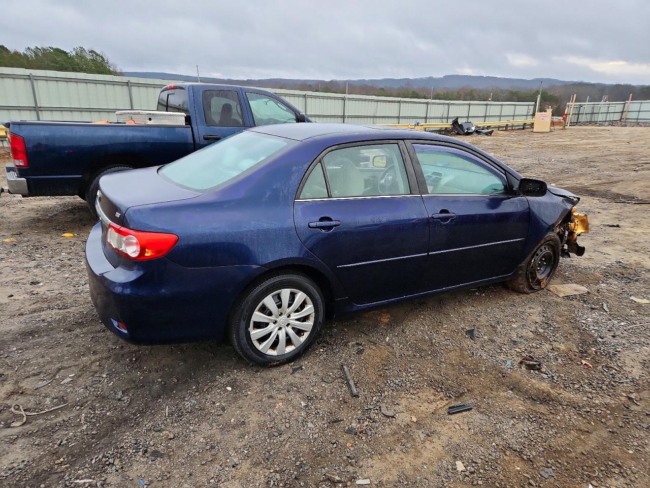 2013 TOYOTA COROLLA BASE photo 3