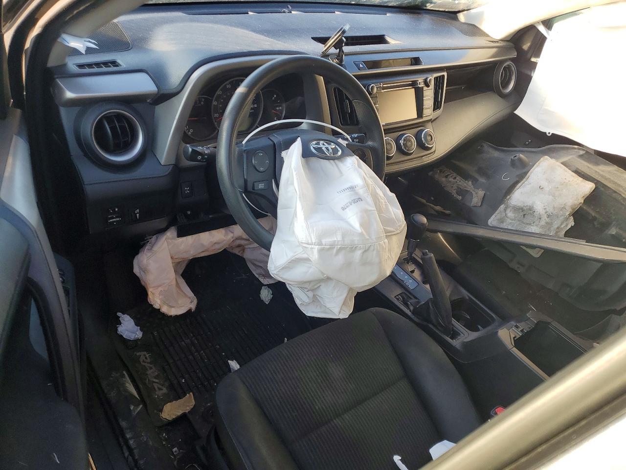 2016 TOYOTA RAV4 LE photo 8