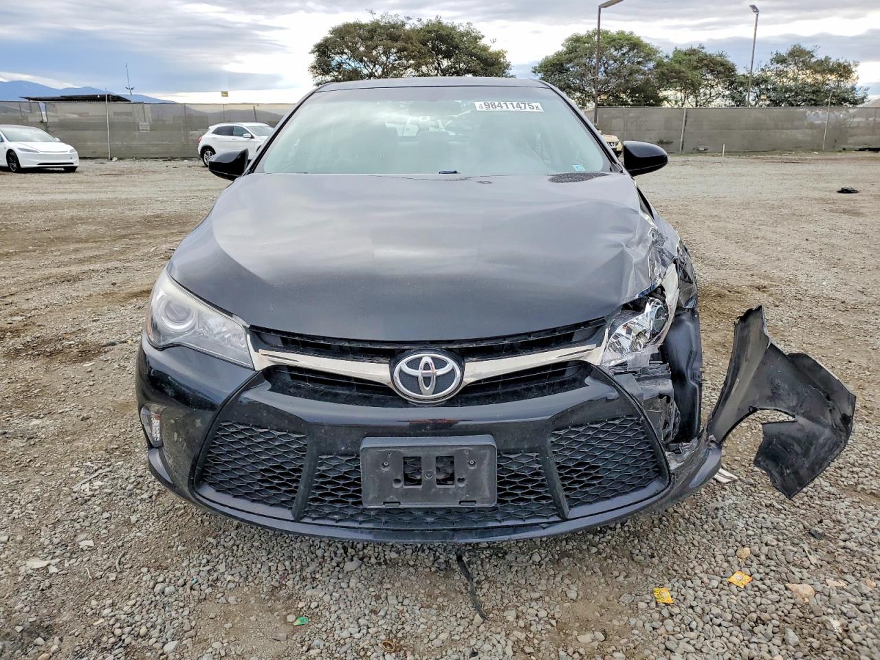 2017 TOYOTA CAMRY LE photo 5