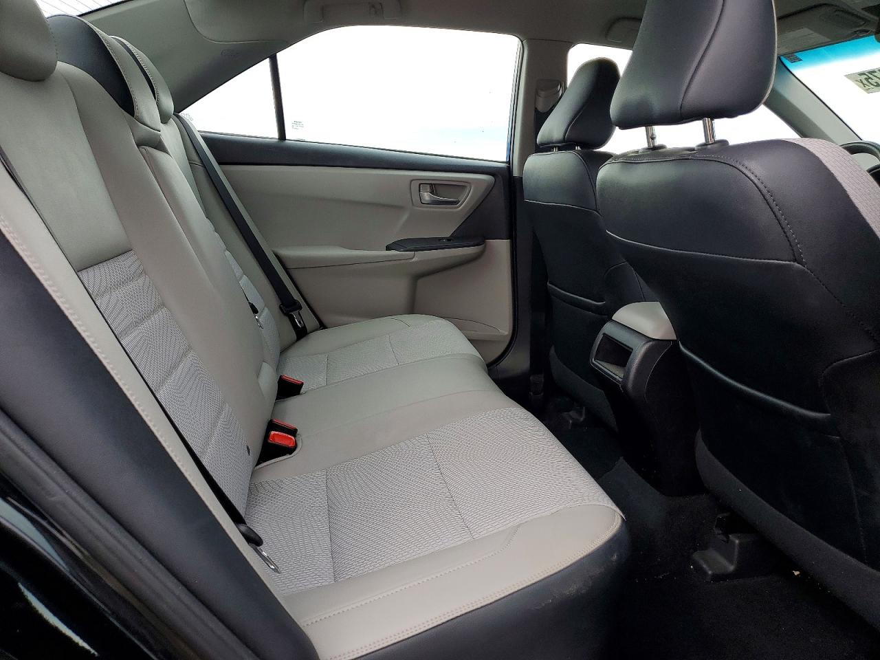 2017 TOYOTA CAMRY LE photo 10