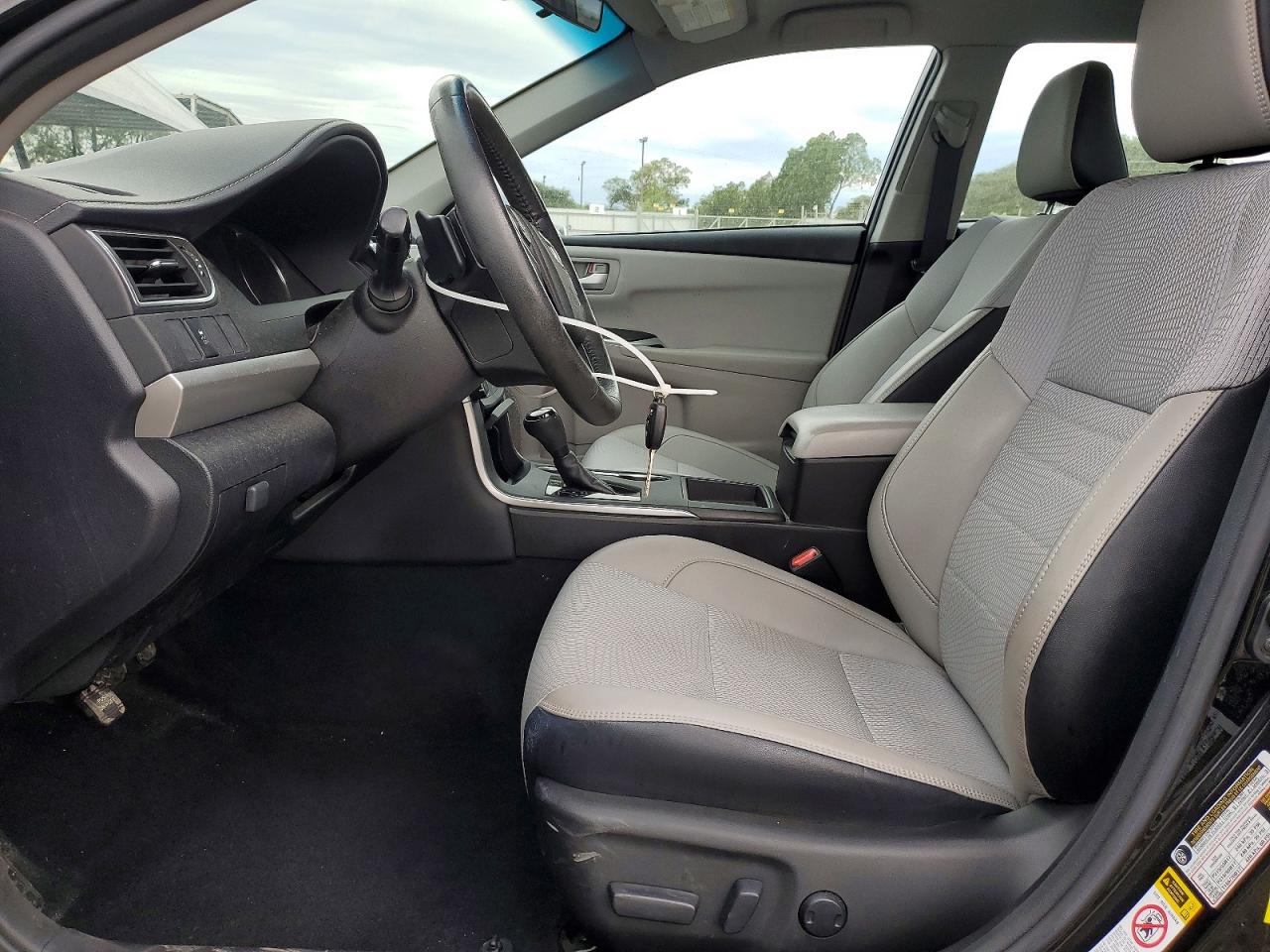2017 TOYOTA CAMRY LE photo 7
