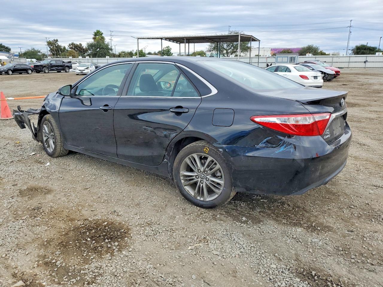 2017 TOYOTA CAMRY LE photo 2