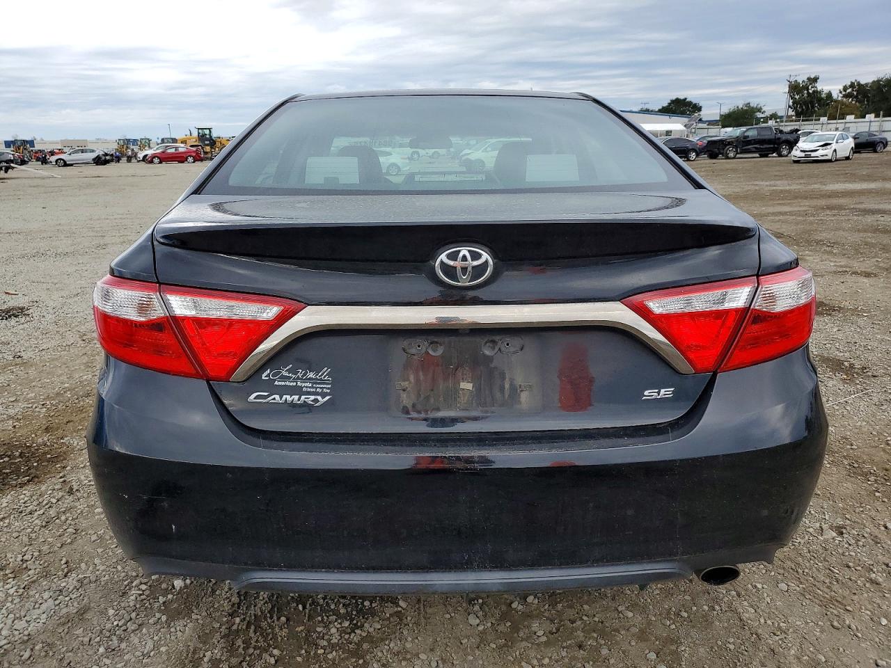 2017 TOYOTA CAMRY LE photo 6