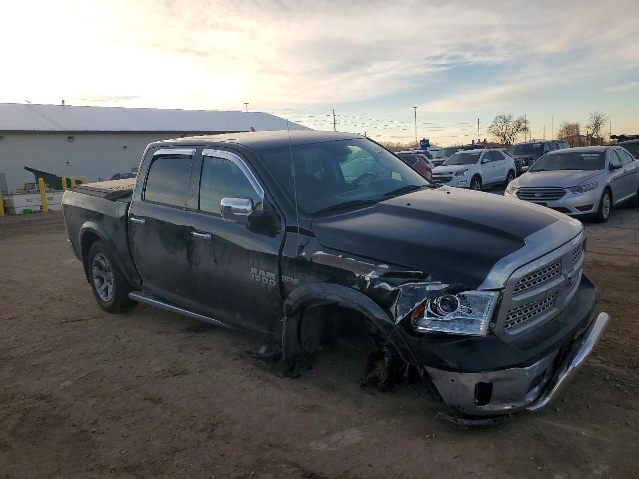 2017 RAM 1500 LARAMIE photo 4