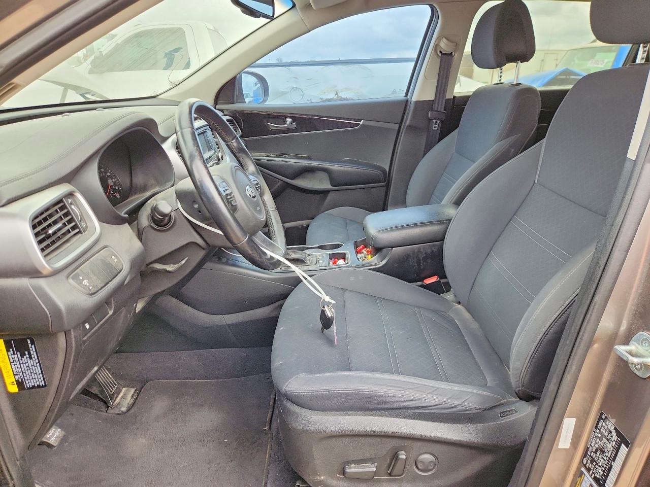 2016 KIA SORENTO LX photo 7