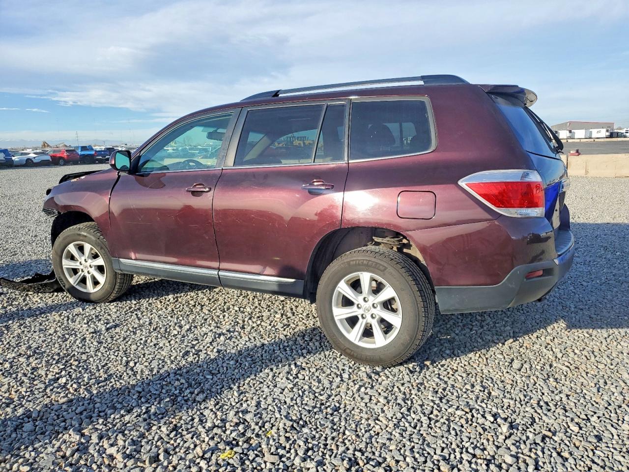 2012 TOYOTA HIGHLANDER BASE photo 2
