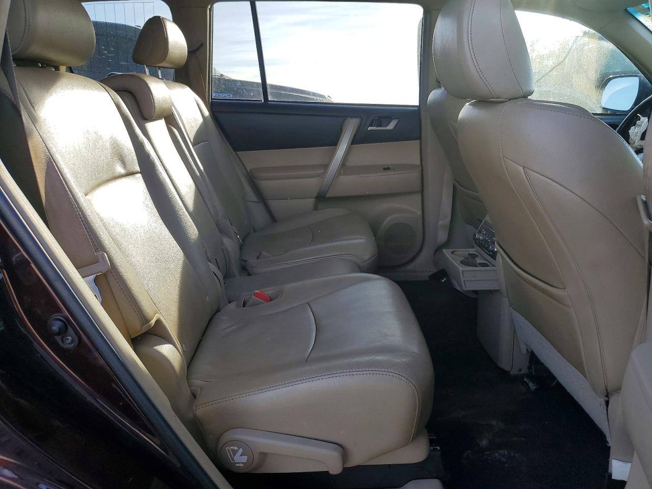 2012 TOYOTA HIGHLANDER BASE photo 11