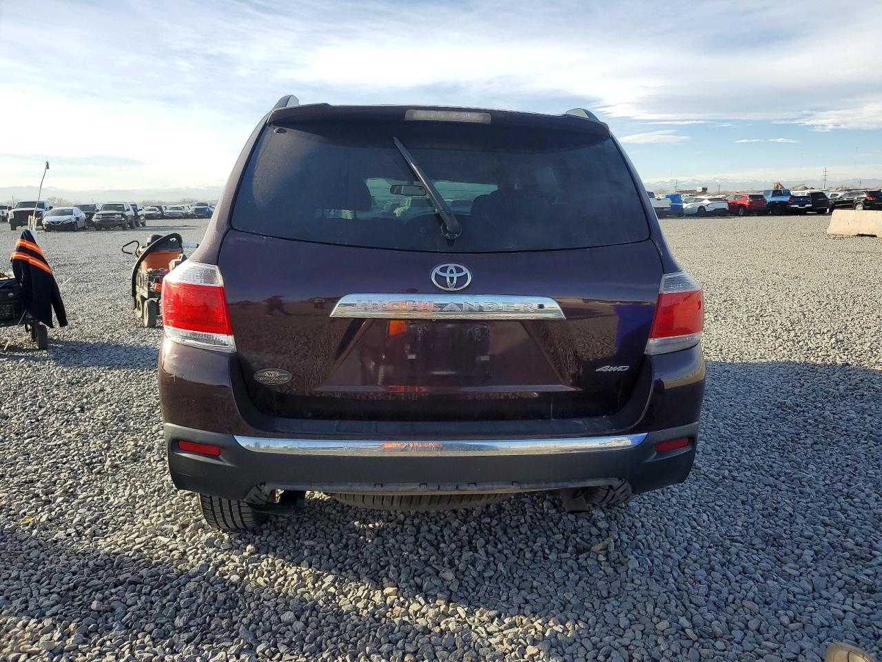 2012 TOYOTA HIGHLANDER BASE photo 6