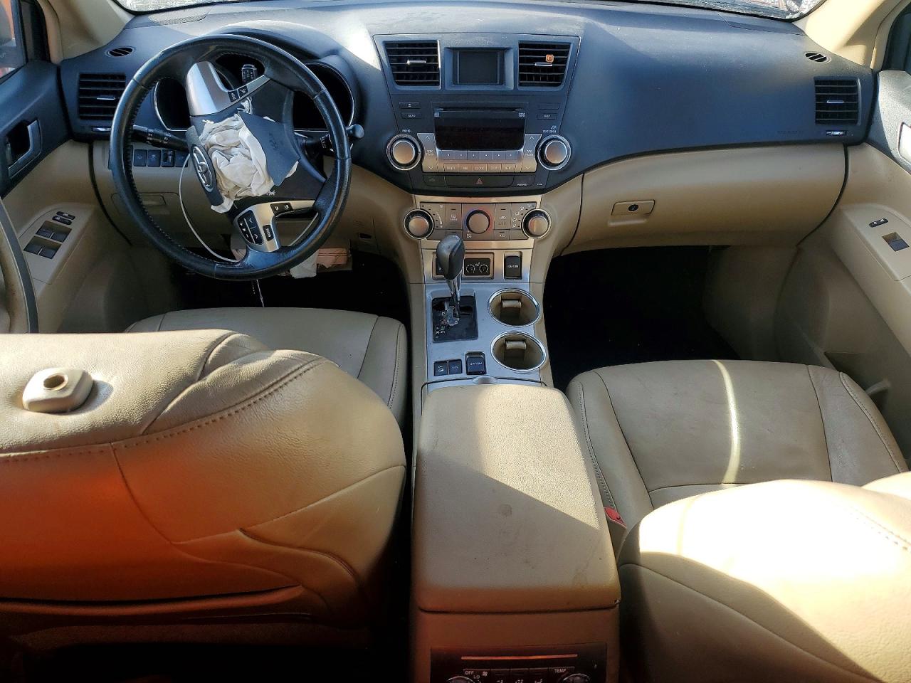 2012 TOYOTA HIGHLANDER BASE photo 8