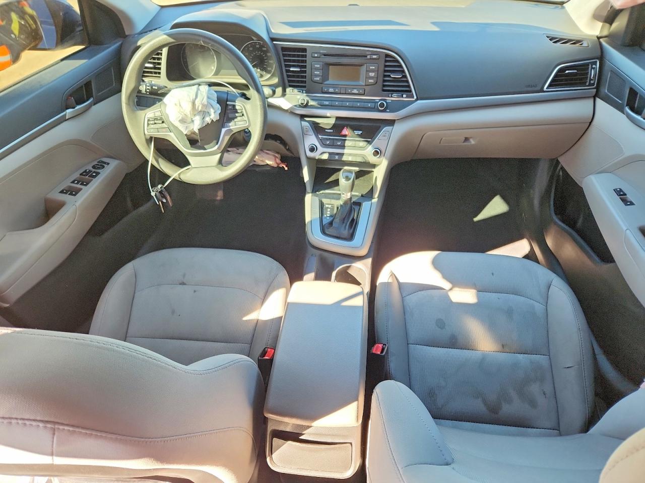 2017 HYUNDAI ELANTRA SE photo 8