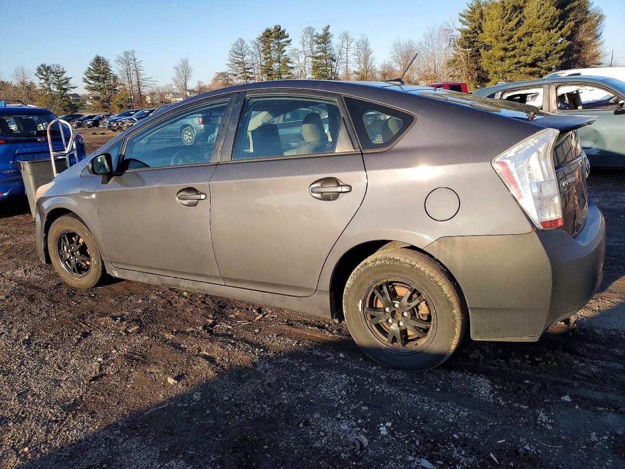 2011 TOYOTA PRIUS photo 2