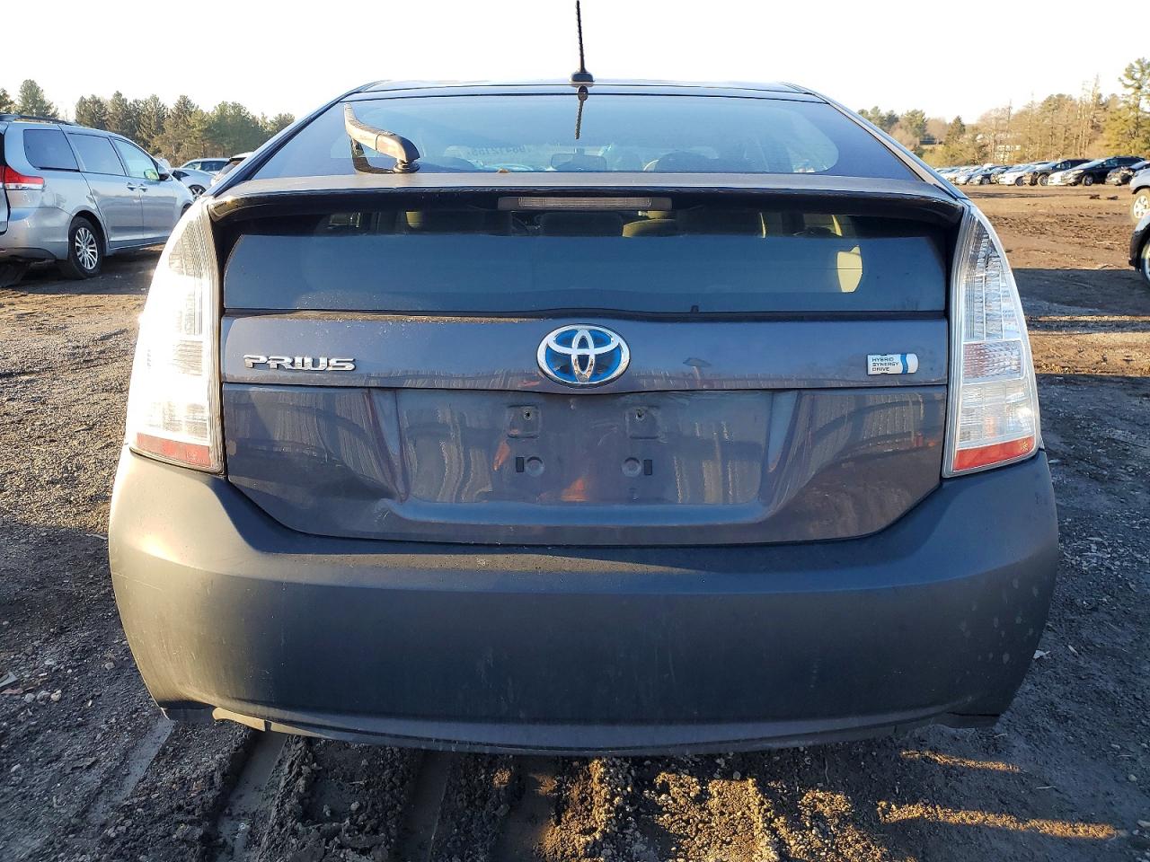 2011 TOYOTA PRIUS photo 6