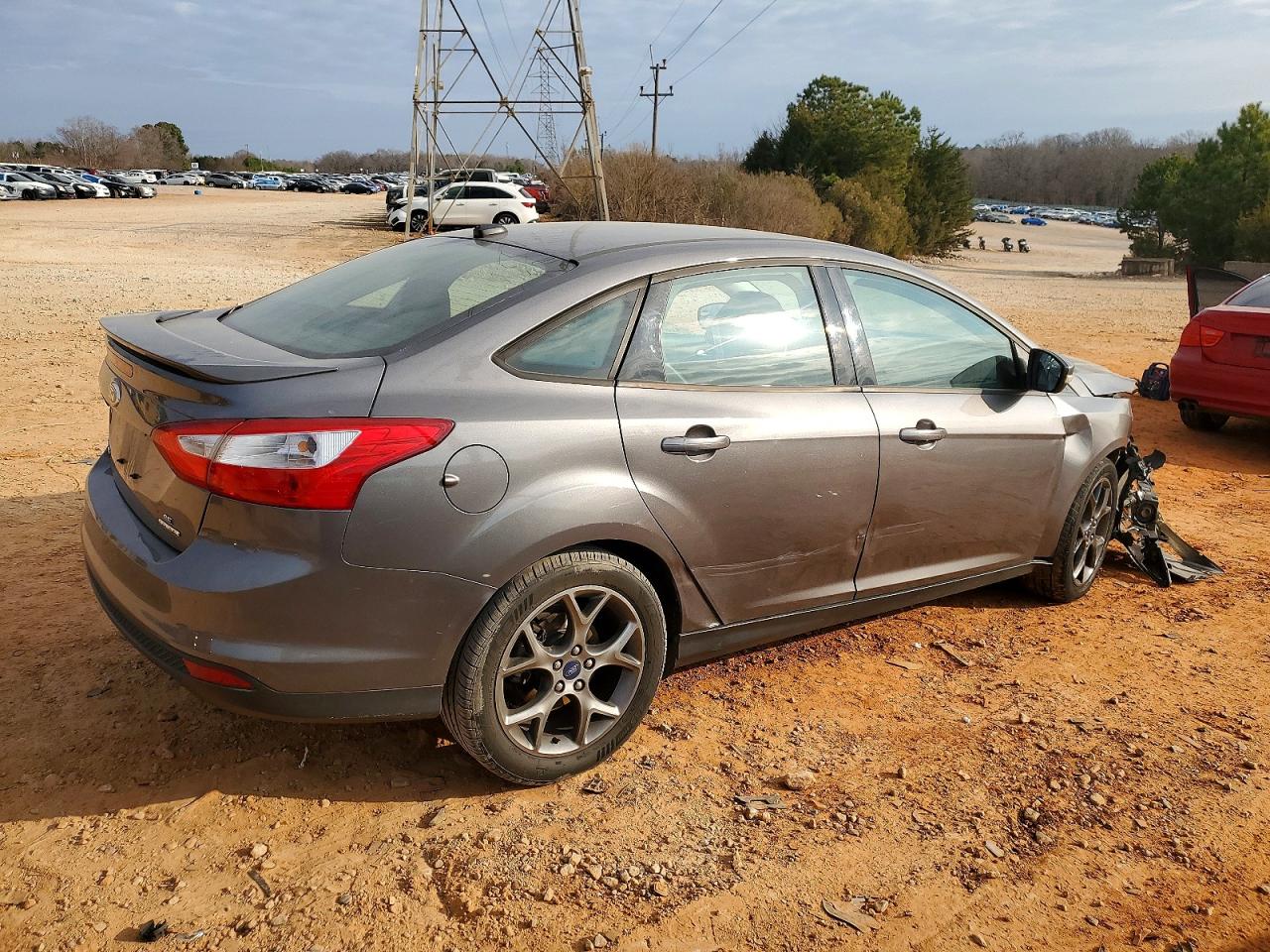 2014 FORD FOCUS SE photo 3