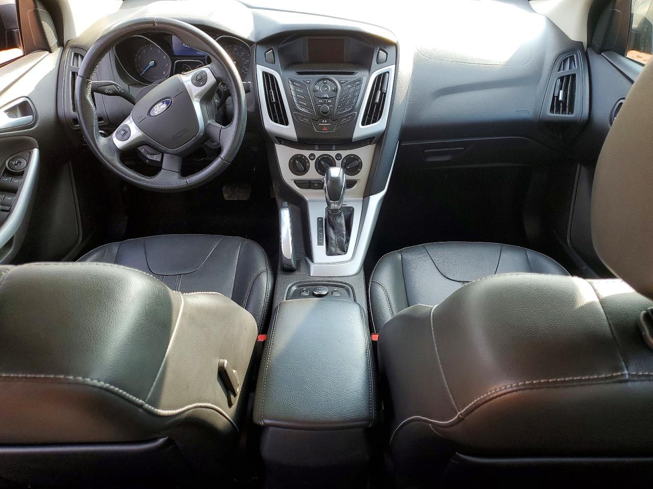 2014 FORD FOCUS SE photo 8
