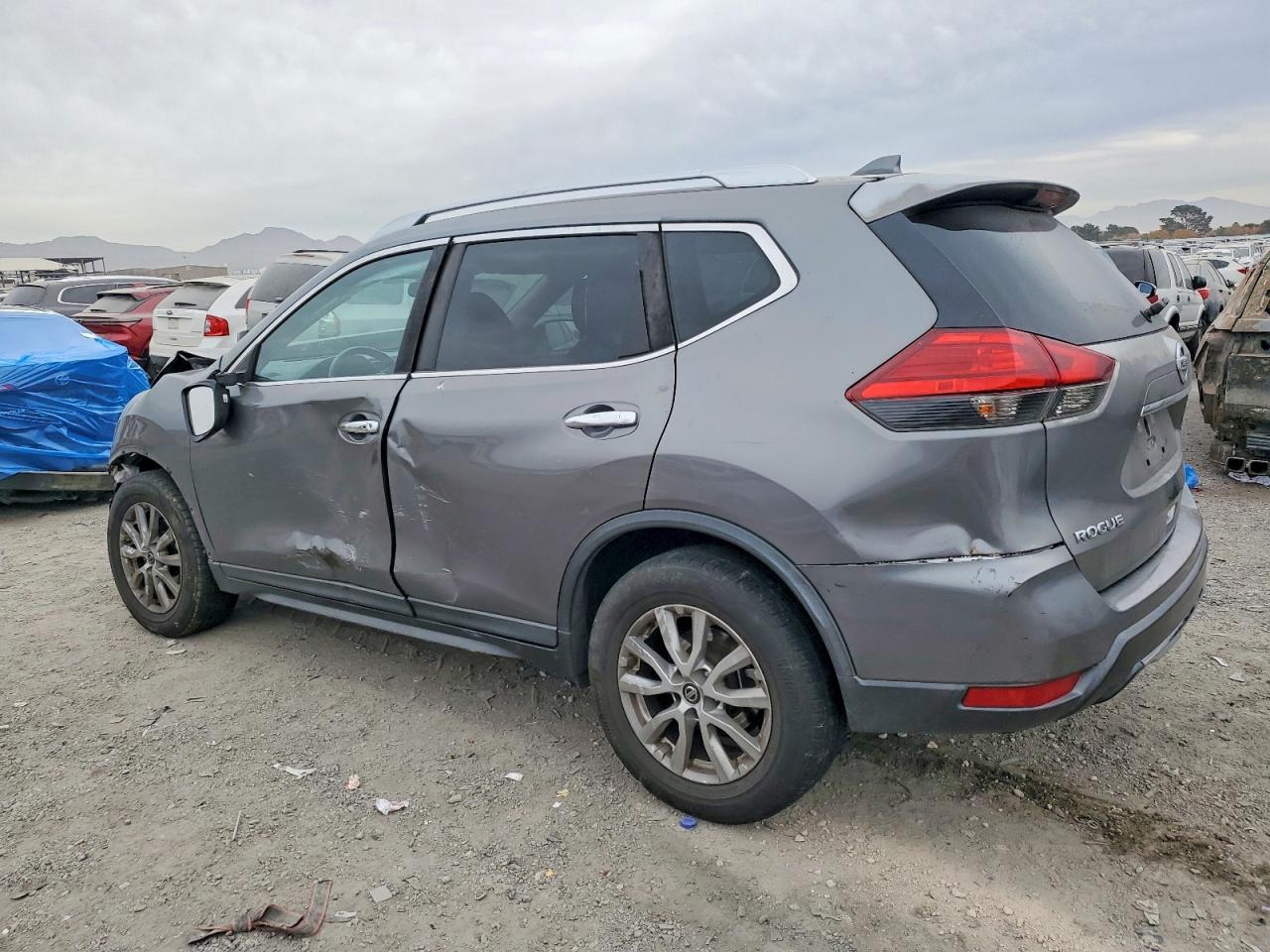 2017 NISSAN ROGUE S photo 2