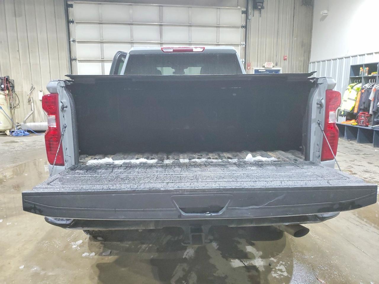 2025 CHEVROLET SILVERADO K2500 CUSTOM photo 6