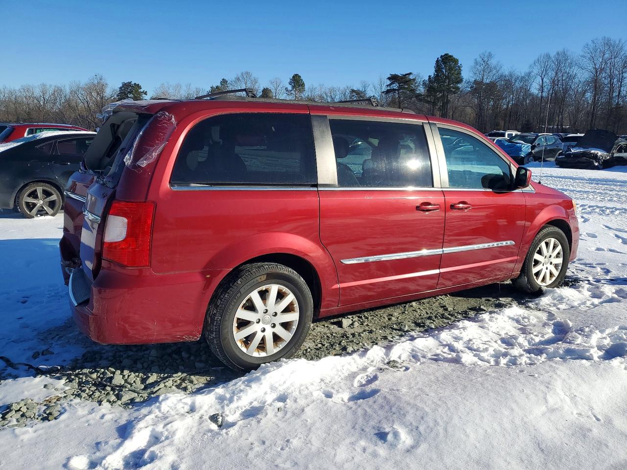 2012 CHRYSLER TOWN & COUNTRY TOURING photo 3
