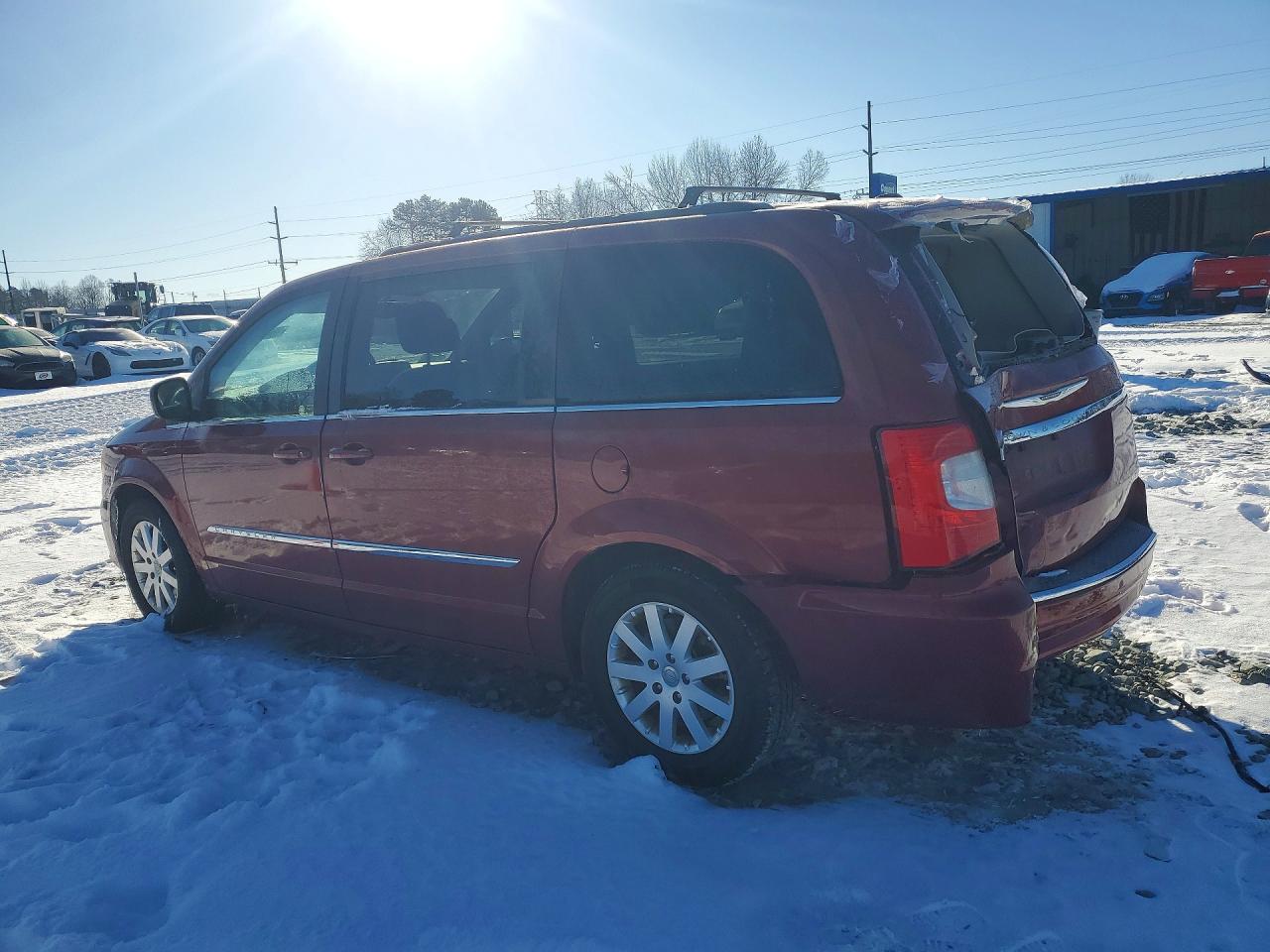 2012 CHRYSLER TOWN & COUNTRY TOURING photo 2