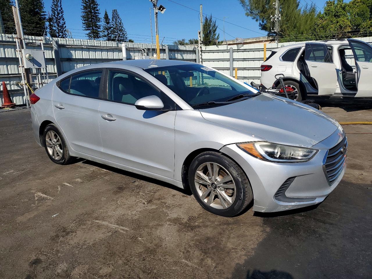2018 HYUNDAI ELANTRA SEL photo 4