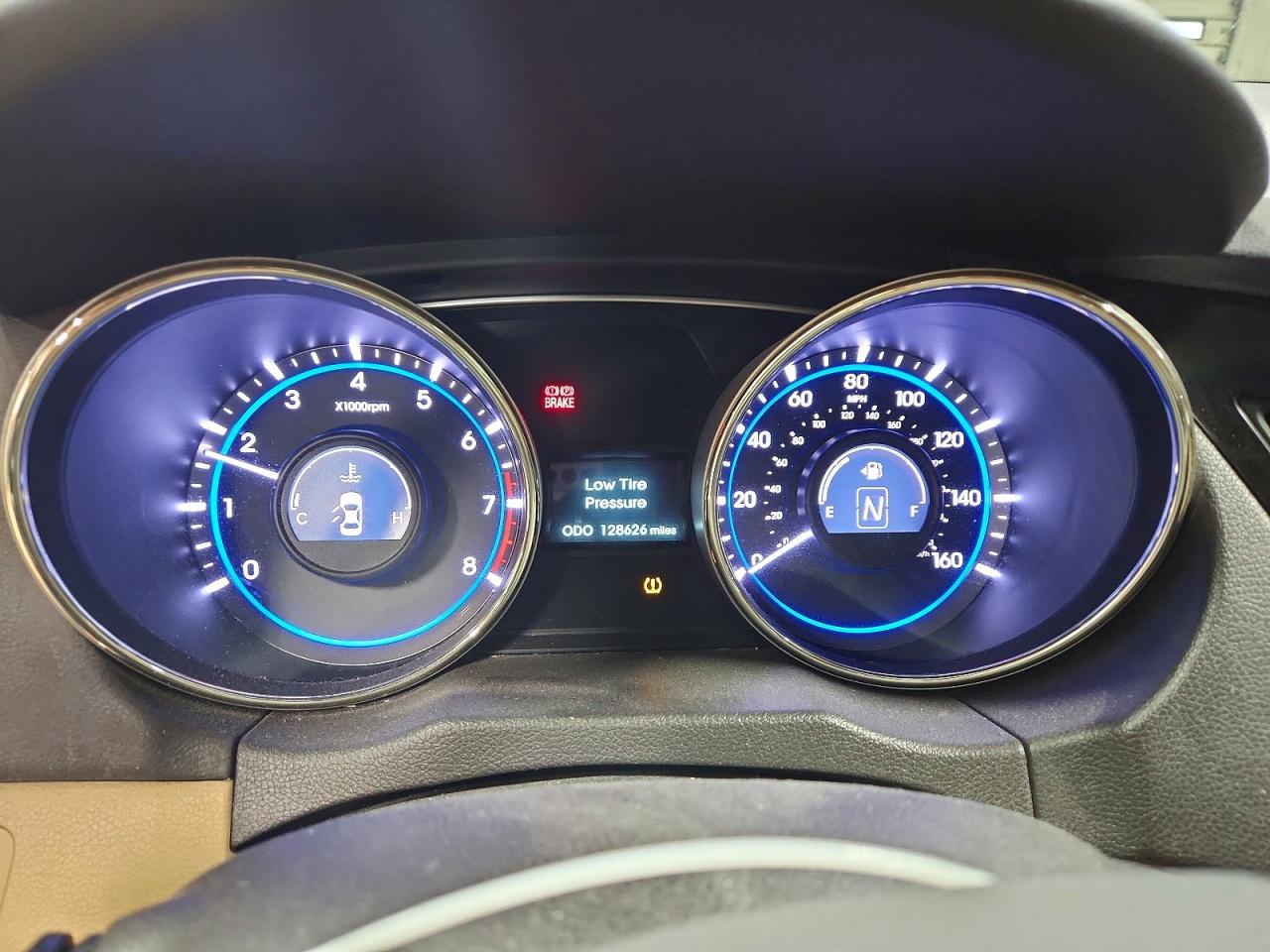 2013 HYUNDAI SONATA SE photo 9