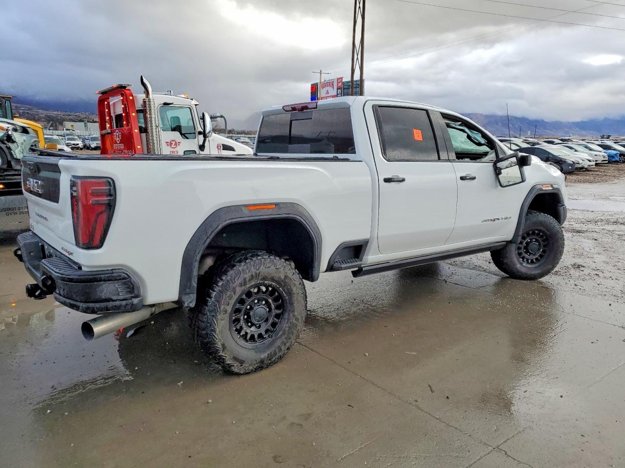 2025 GMC SIERRA K2500 AT4X photo 3