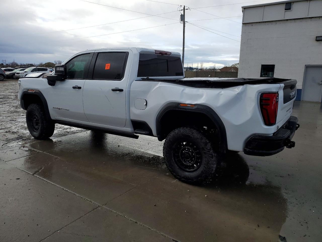 2025 GMC SIERRA K2500 AT4X photo 2