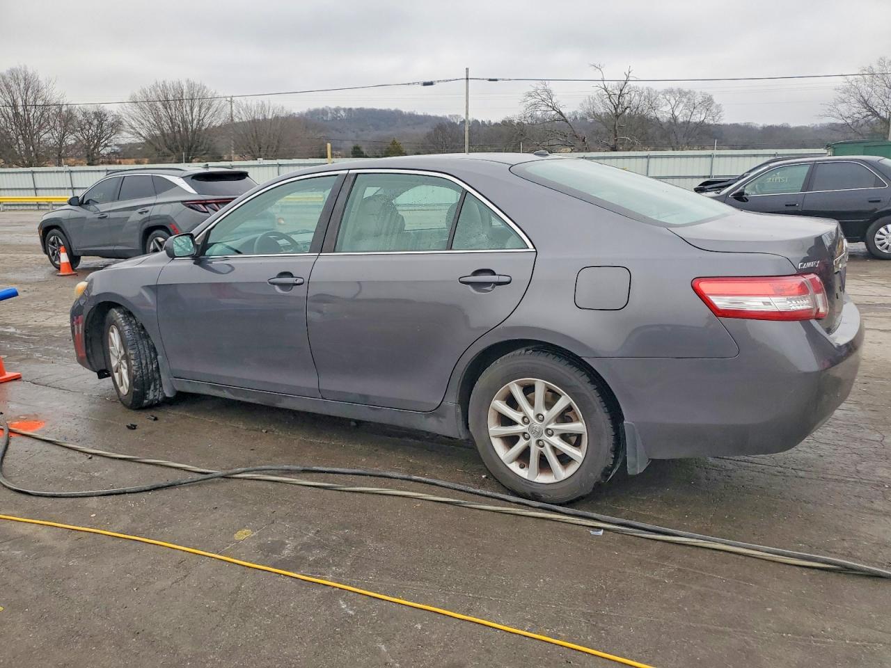 2011 TOYOTA CAMRY XLE photo 2