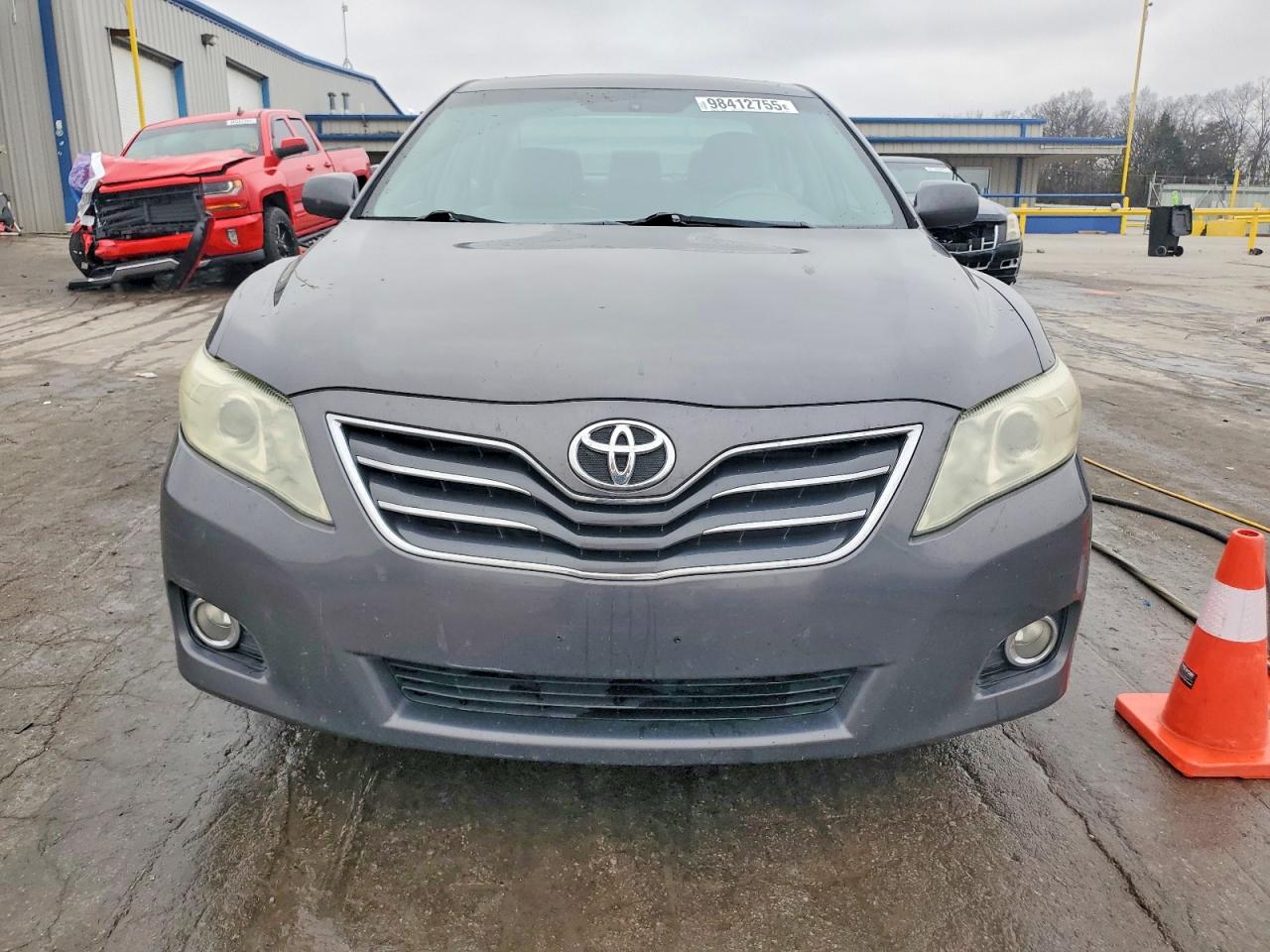 2011 TOYOTA CAMRY XLE photo 5