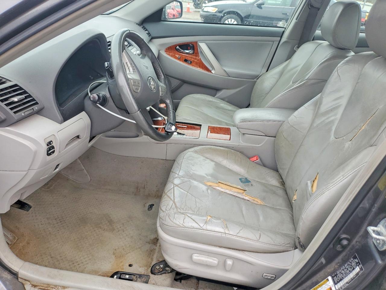 2011 TOYOTA CAMRY XLE photo 7
